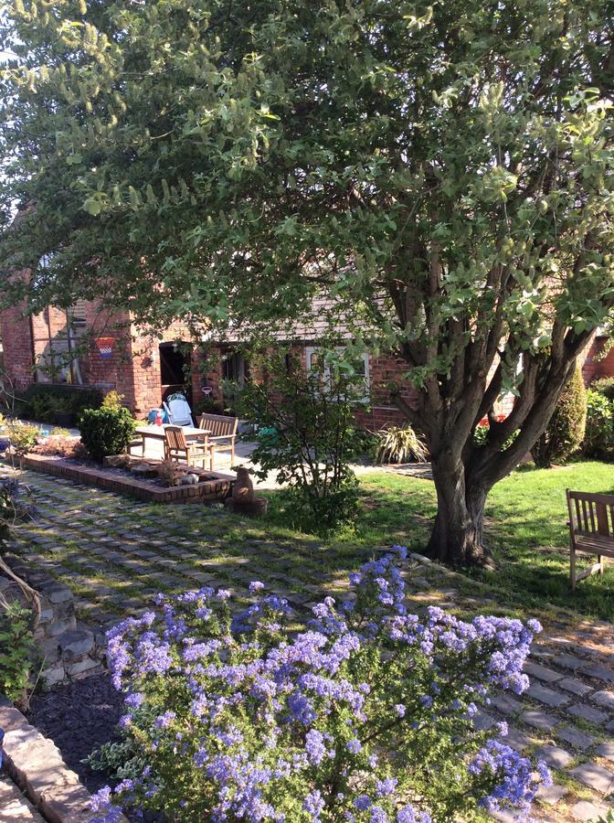 The Barn Bed And Breakfast Hale  外观 照片