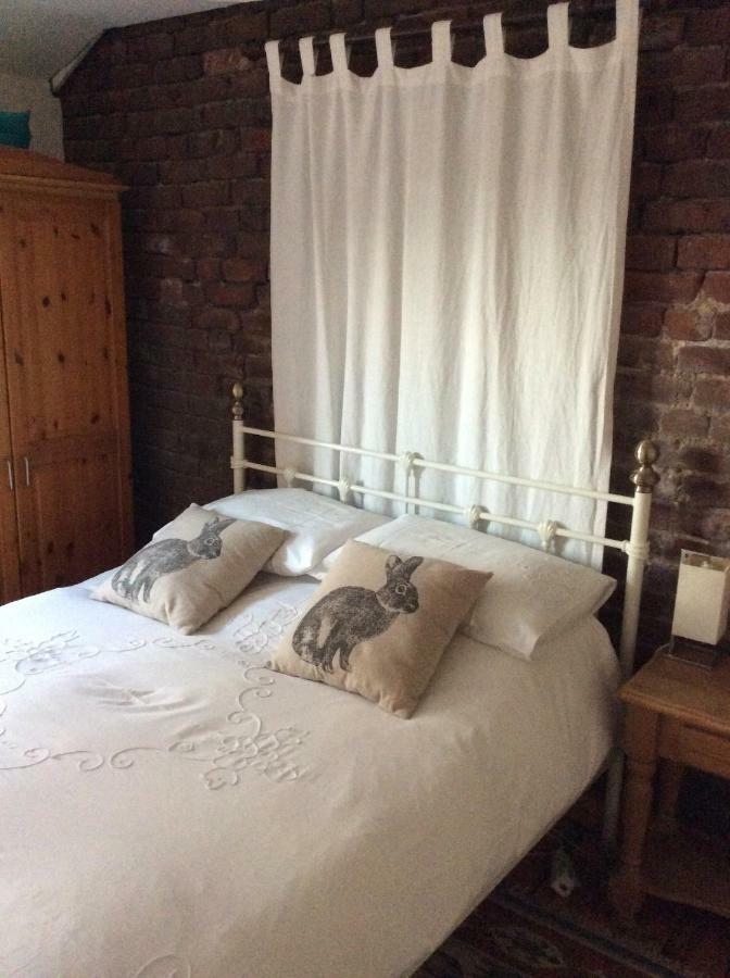 The Barn Bed And Breakfast Hale  外观 照片
